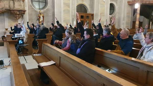 Gemeindeversammlung in Kirche St. Martin in Ettlingen