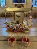 Die Erstkommunionkinder besuchen den Tafelladen